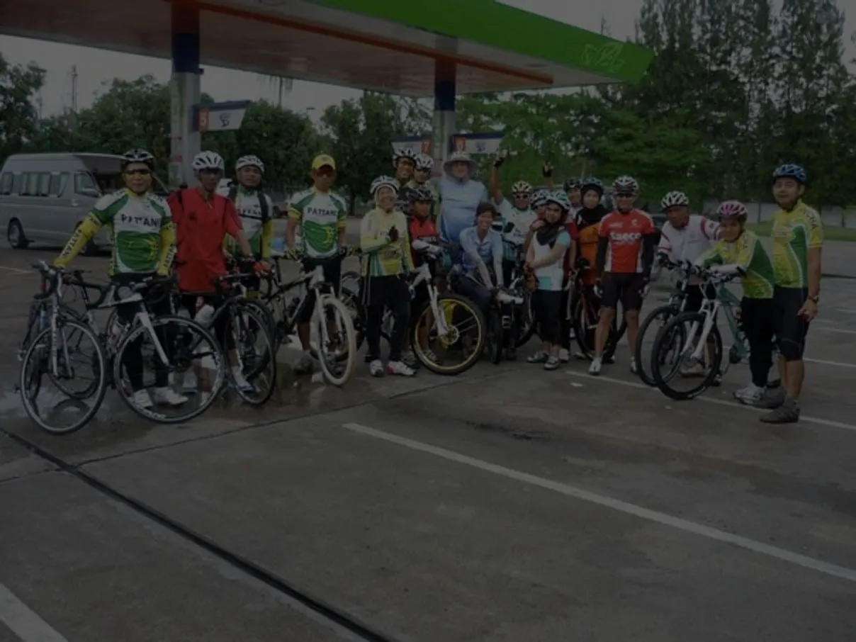 Us with C and Raya. Lovely couple from Pattani Bicycle club