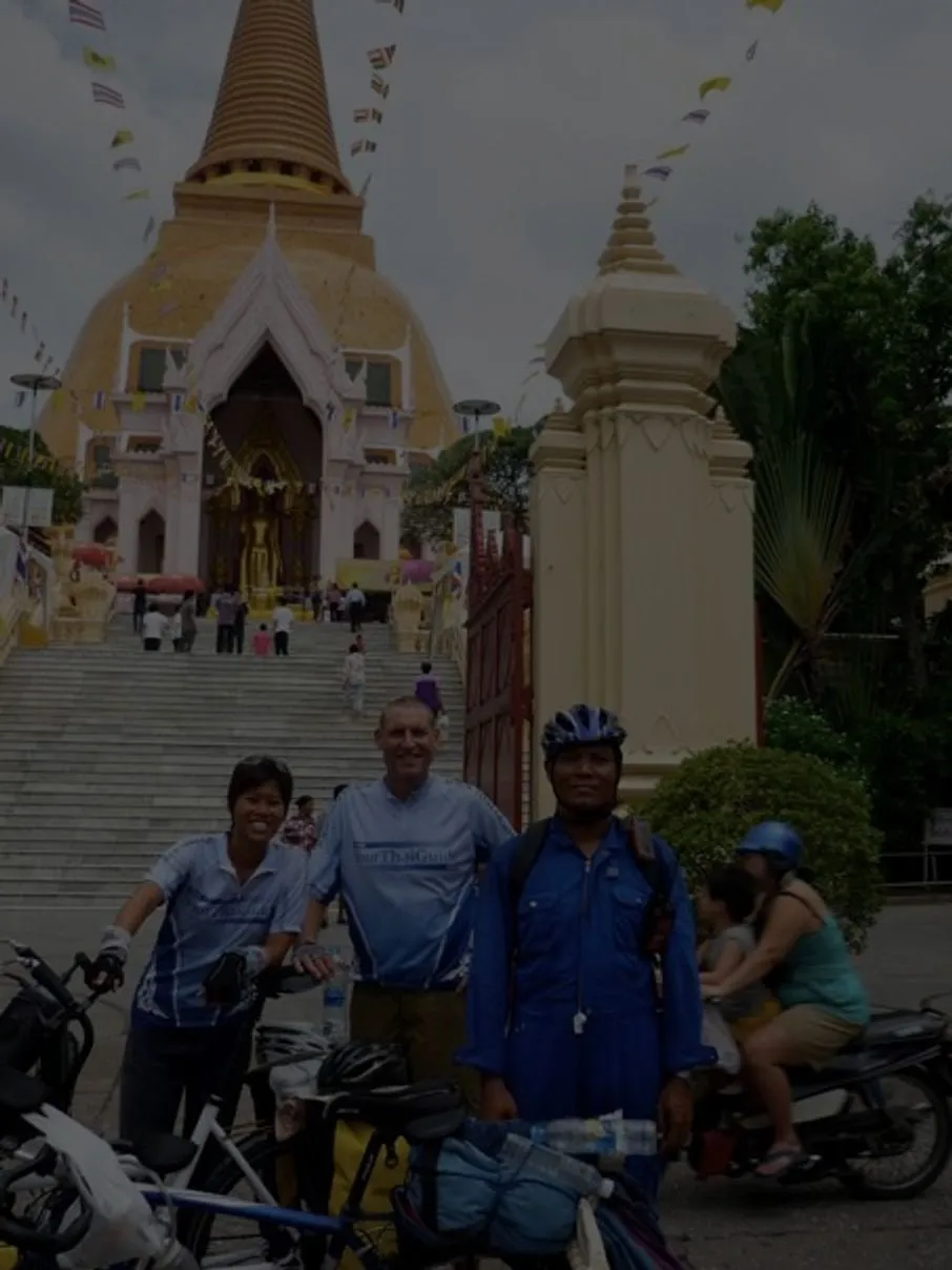 In front of Phra Patom Chedi at Nakorn Patom