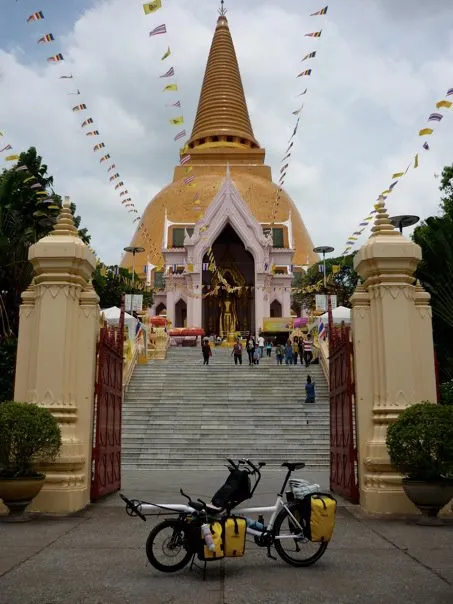 In front of Phra Patom Chedi at Nakorn Patom