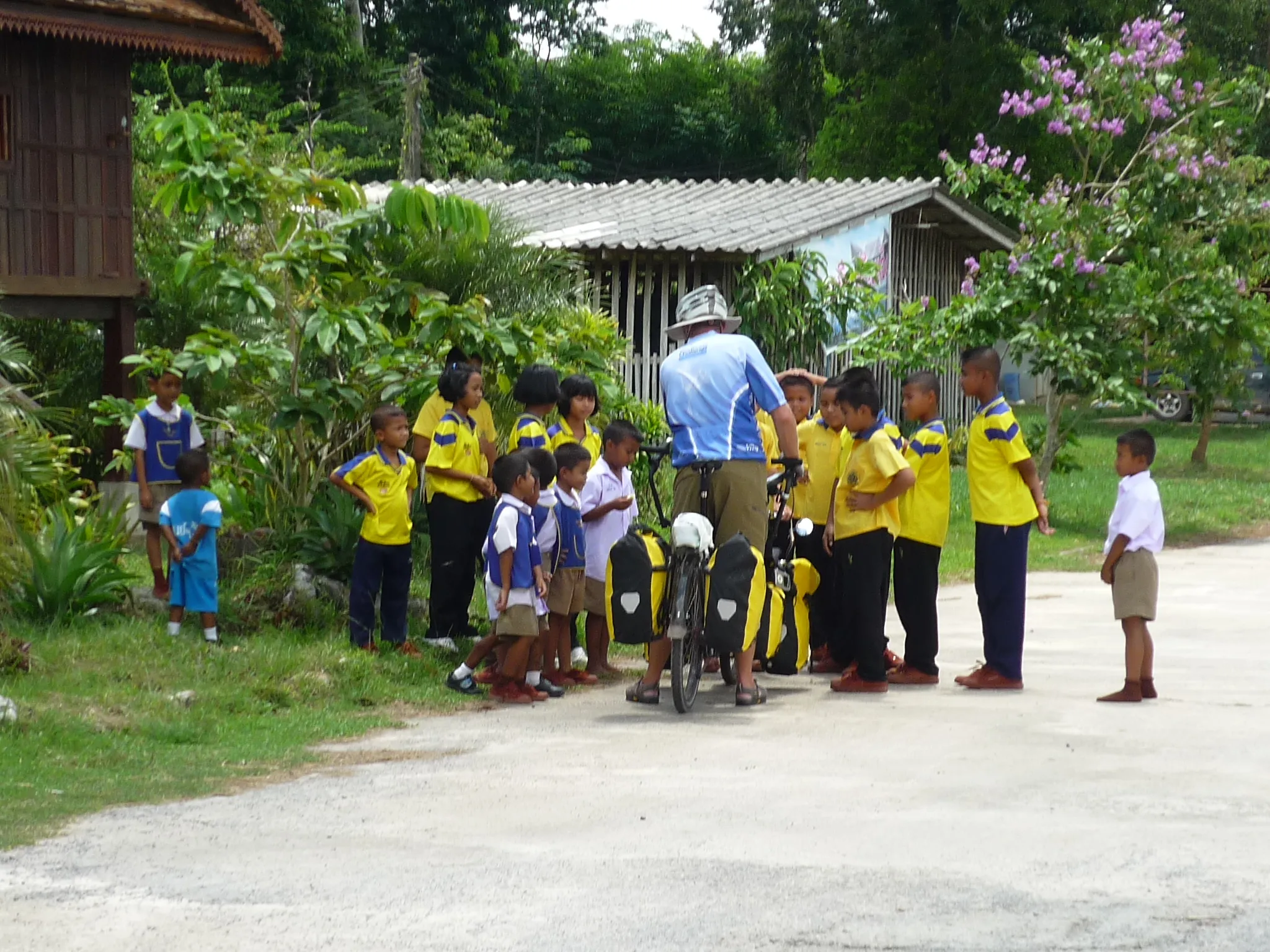 School kids with Paul at Phatthalung