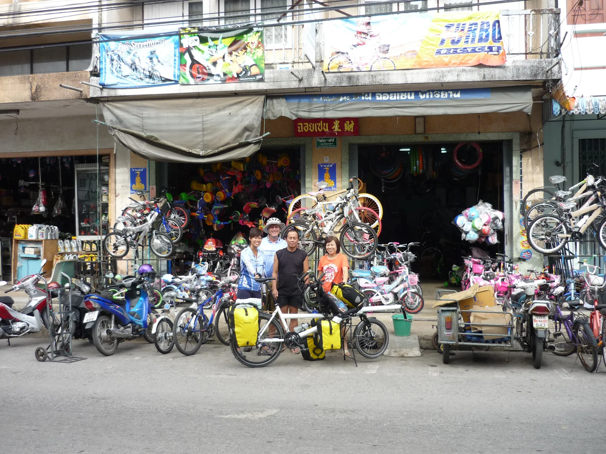Fixing the bike bag at Phatthalung
